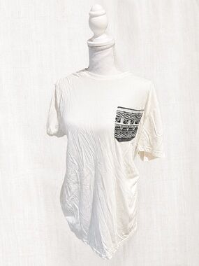 White Short Sleeve Tee with Black Pattern Pocket
